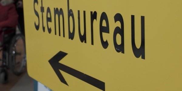 Foto: Veel Nederlanders blijven thuis bij lokale verkiezingen, maar in onze regio niet