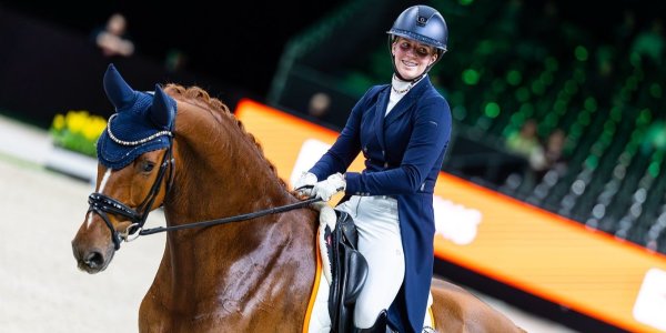 Foto: Ermelose amazone Anniek (20) rijdt ‘tussen de grote jongens’