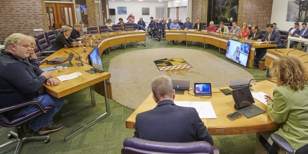 Foto: Politieke kaarten geschud: Nunspeet op weg naar spannende formatie