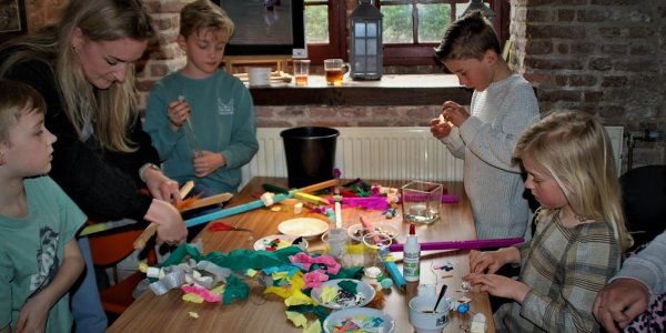 Foto: Palmpasen viering voor kinderen in Museum Elburg