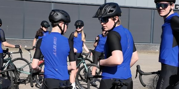 Foto: Trappen voor het goede doel: Deze leerlingen fietsen 500 km in Italië
