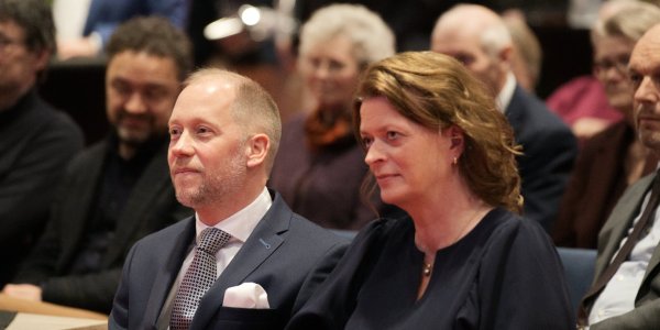 Foto: Warm en waardig afscheid voor burgemeester Jan Nathan Rozendaal