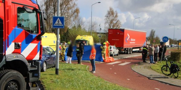 Foto: Fietser ernstig gewond bij aanrijding met vrachtwagen in Barneveld